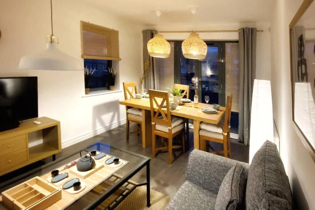 Japanese Style Muji Two-Bedroom Apt Swansea Exterior photo